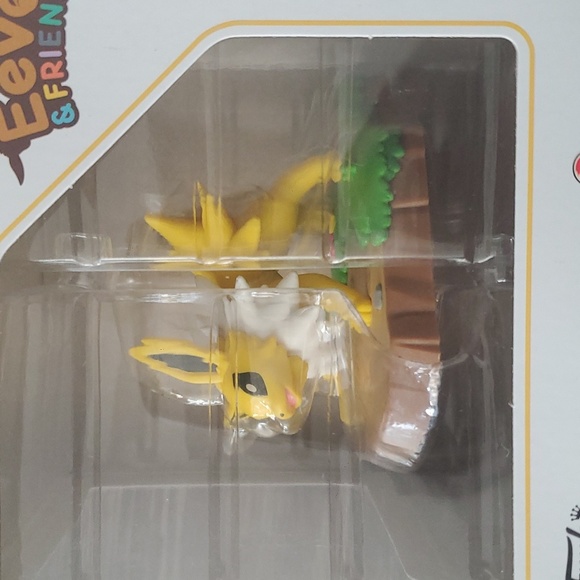 💛 Funkos an Afternoon with Eevee & Friends: Jolteon Collectible Pokémon Figure - Picture 8 of 8